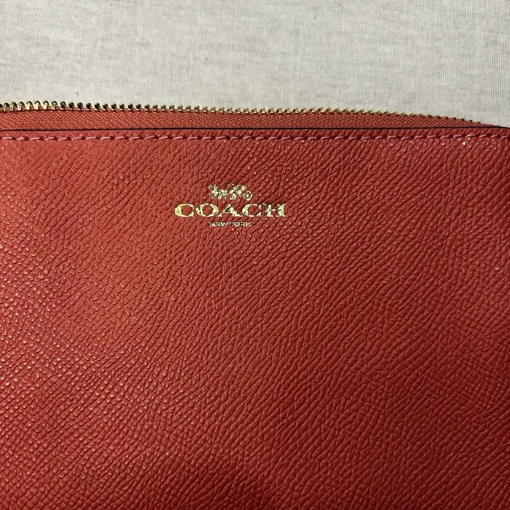 Coach corner zip